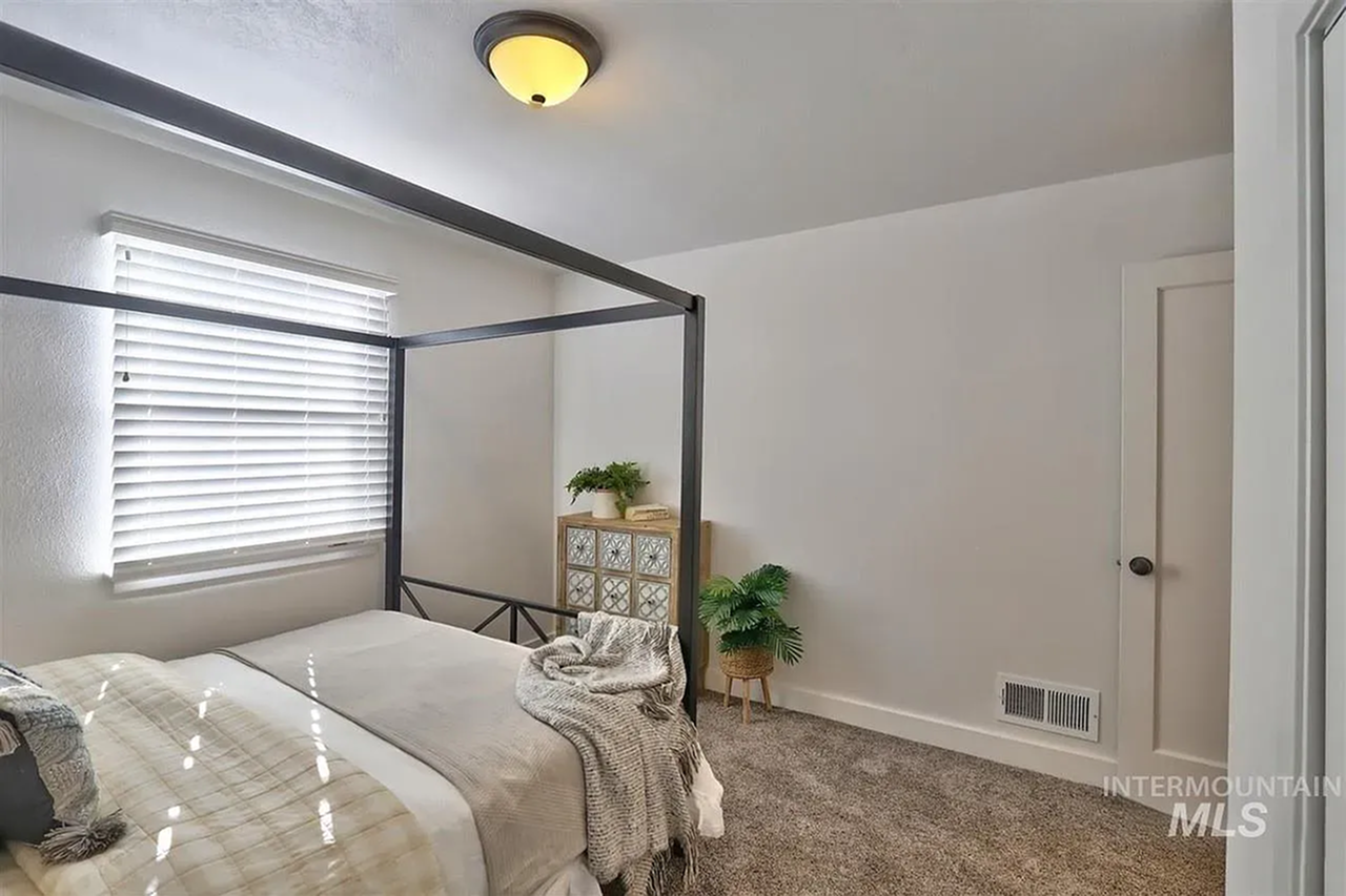 2316 W Kootenai St - Photo 5 of 12
