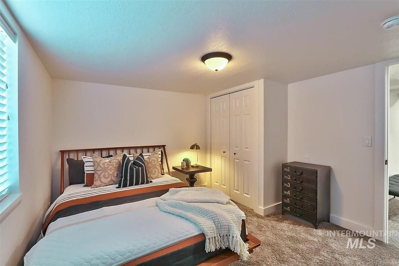 2316 W Kootenai St - Photo 6 of 12