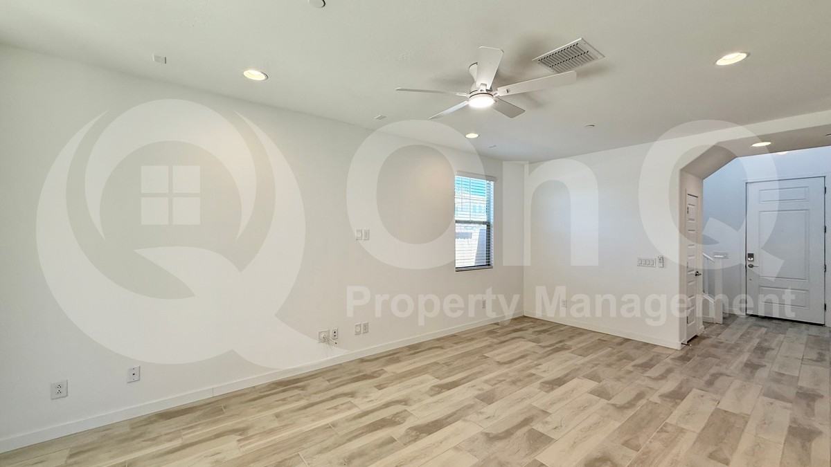 636 S Jacana Ln - Photo 4 of 35