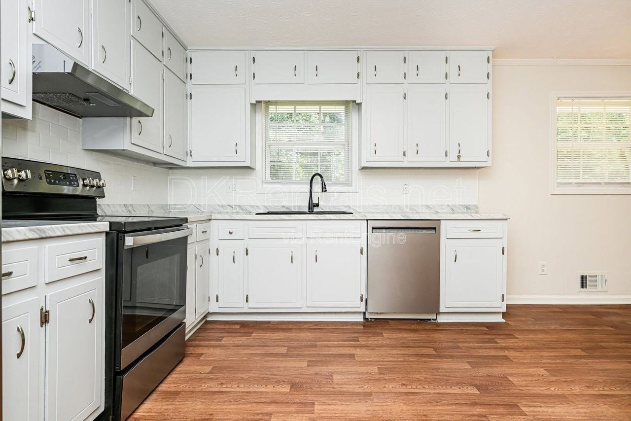 2807 Hickory Ln - Photo 5 of 15