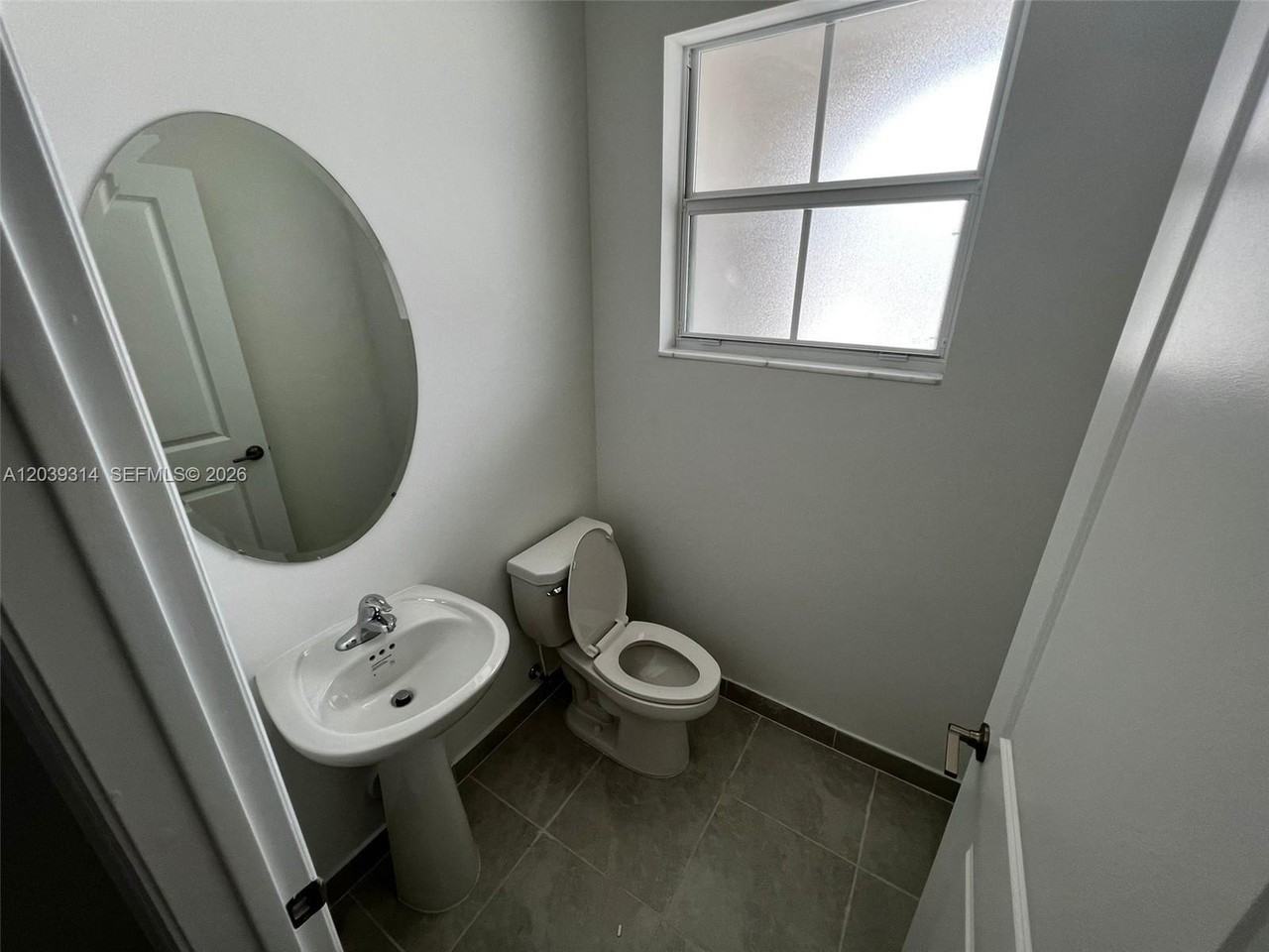 1180 Se 26th Ave - Photo 2 of 29