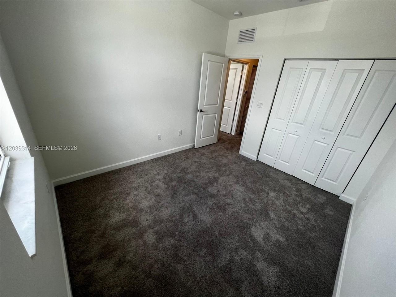 1180 Se 26th Ave - Photo 3 of 29