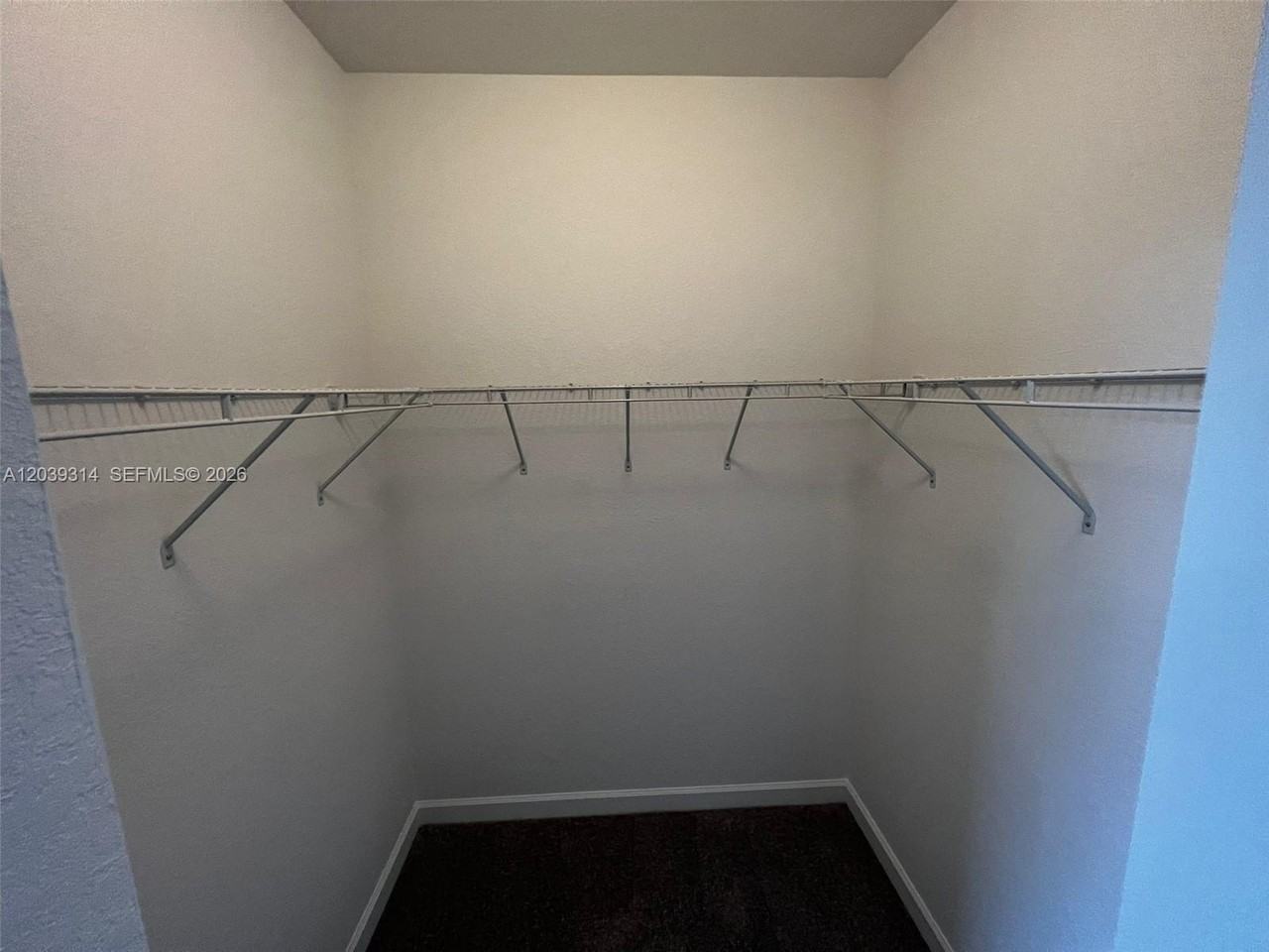 1180 Se 26th Ave - Photo 5 of 29
