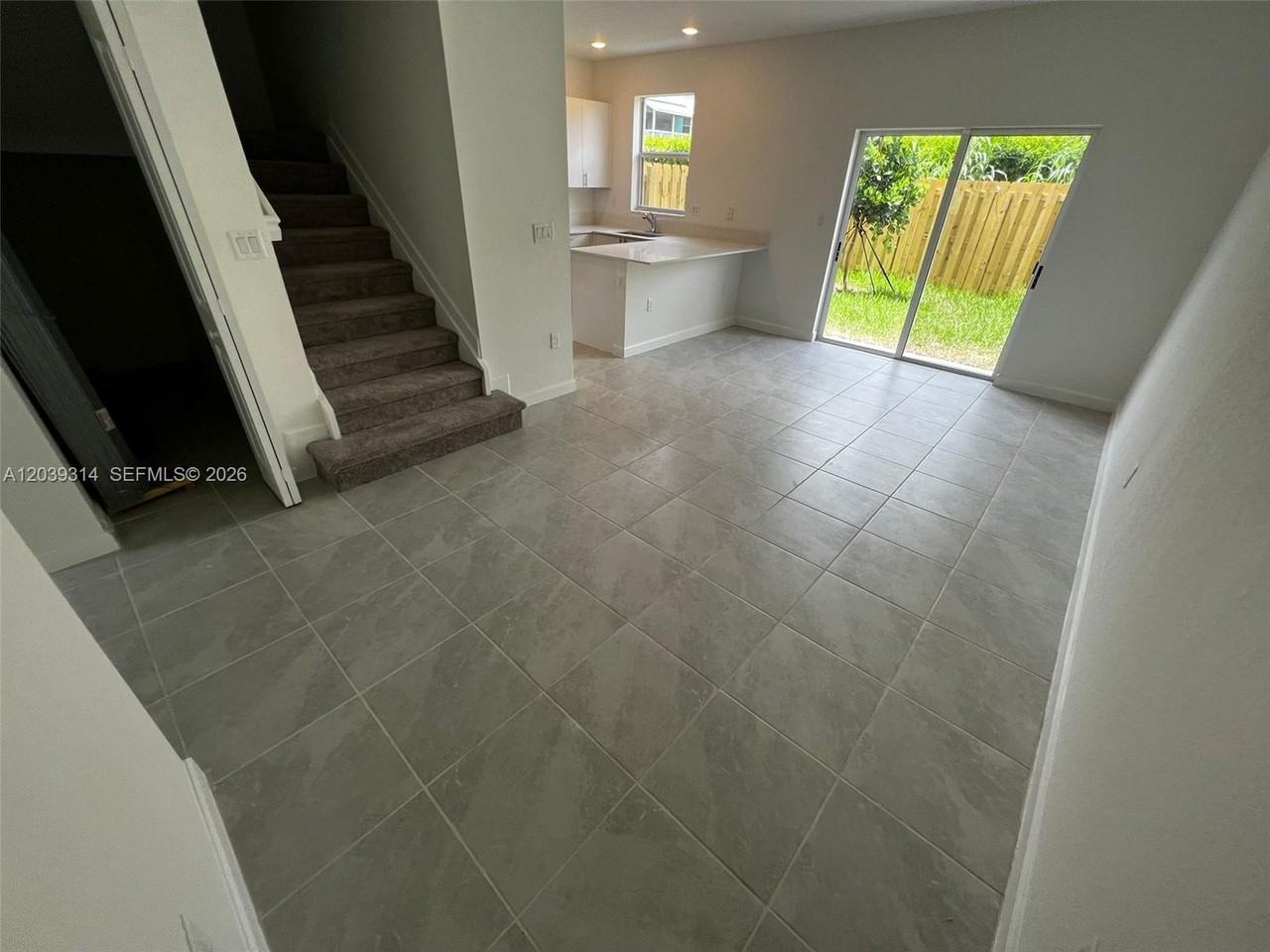 1180 Se 26th Ave - Photo 6 of 29