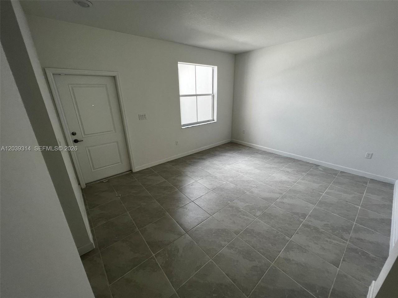 1180 Se 26th Ave - Photo 7 of 29