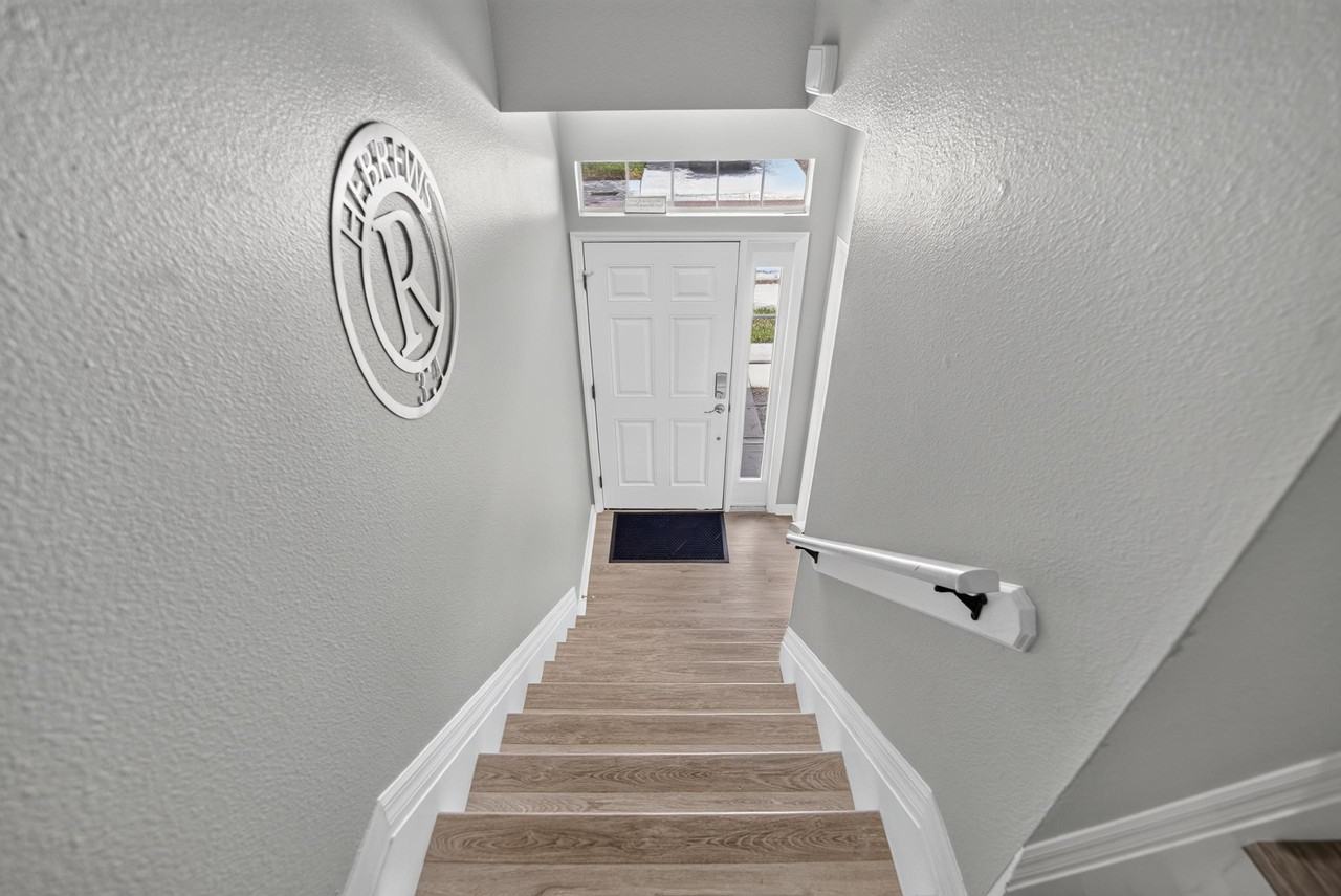 6746 Breezy Palm Dr - Photo 2 of 21