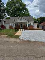 featured image of 319 Oak Ave #B