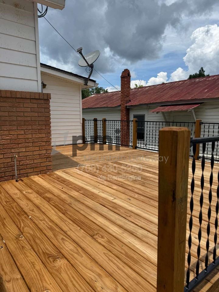 319 Oak Ave #B - Photo 2 of 19