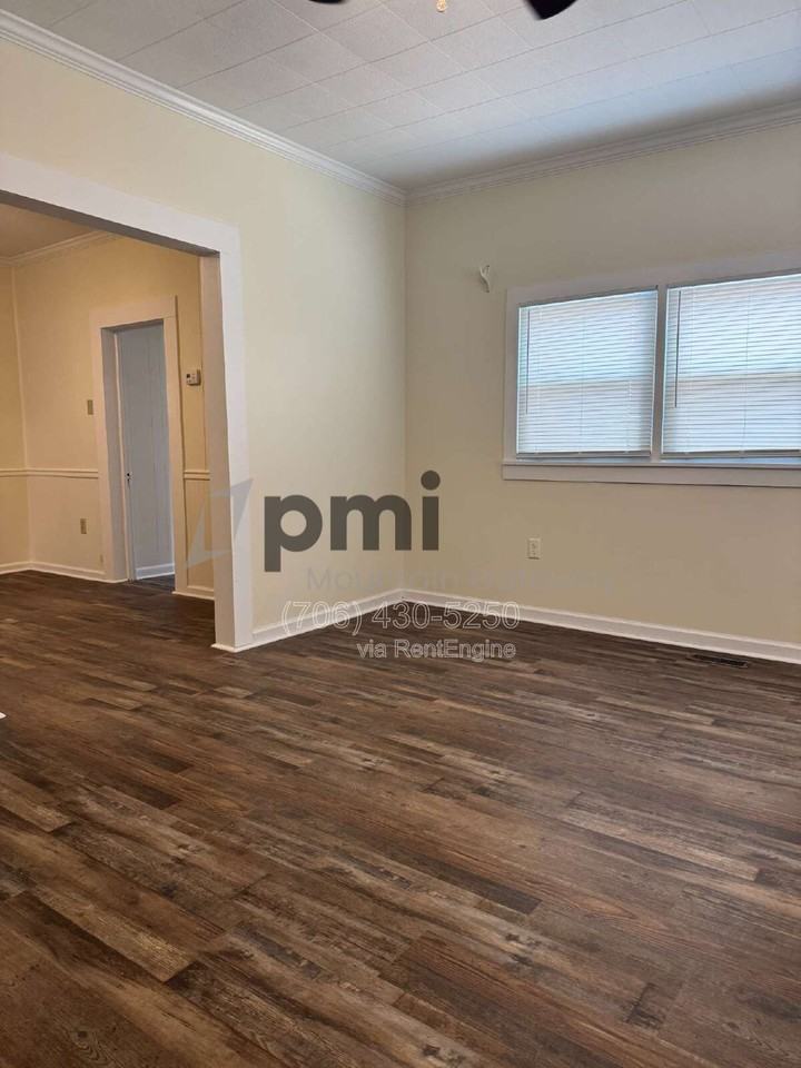 319 Oak Ave #B - Photo 3 of 19