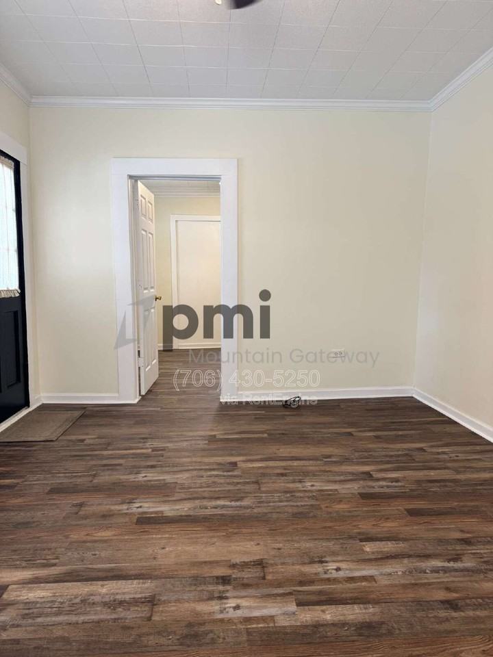 319 Oak Ave #B - Photo 4 of 19