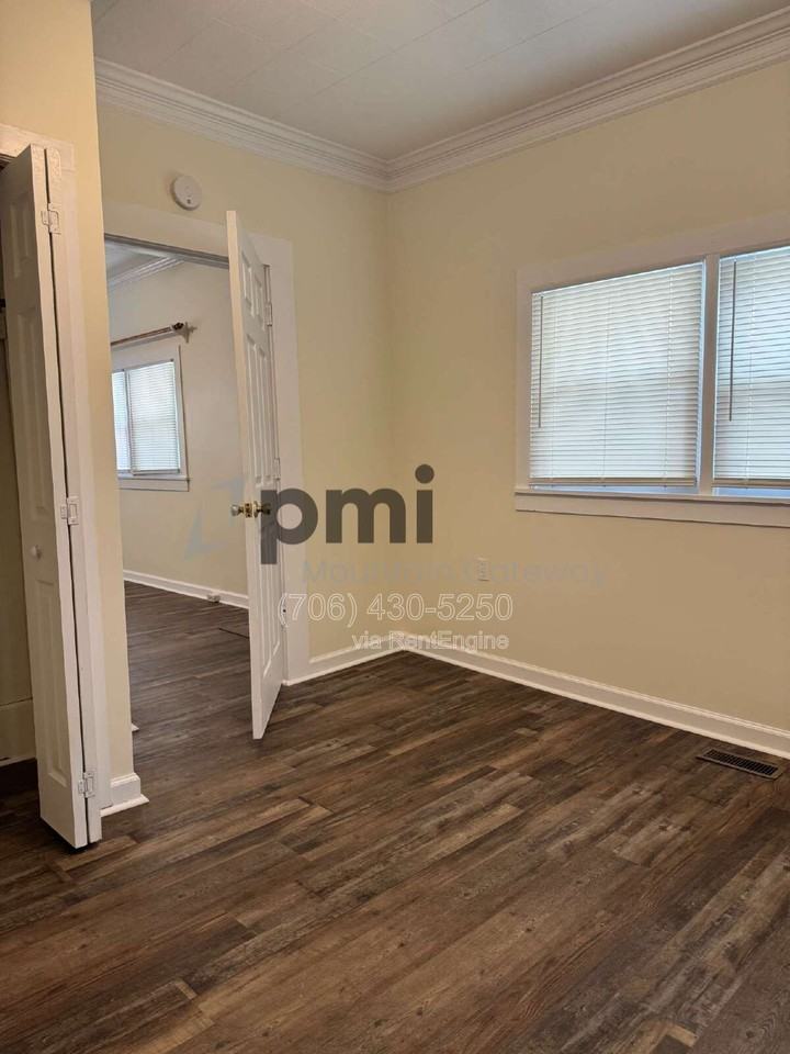 319 Oak Ave #B - Photo 6 of 19