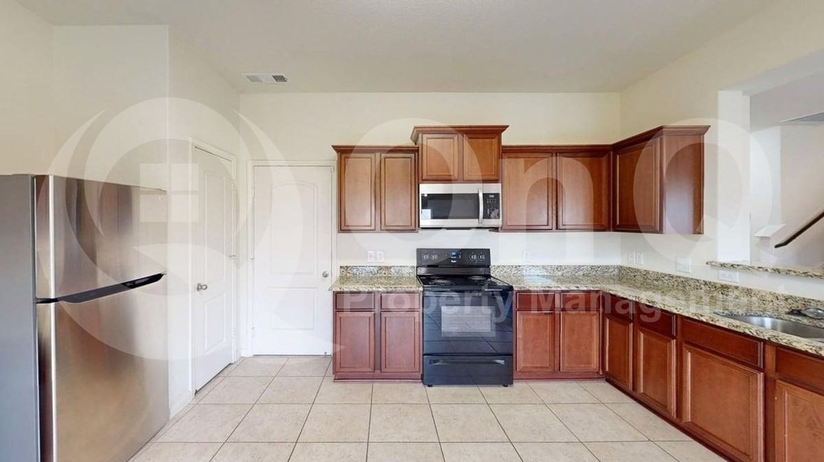 1623 White Mountain Way - Photo 2 of 33