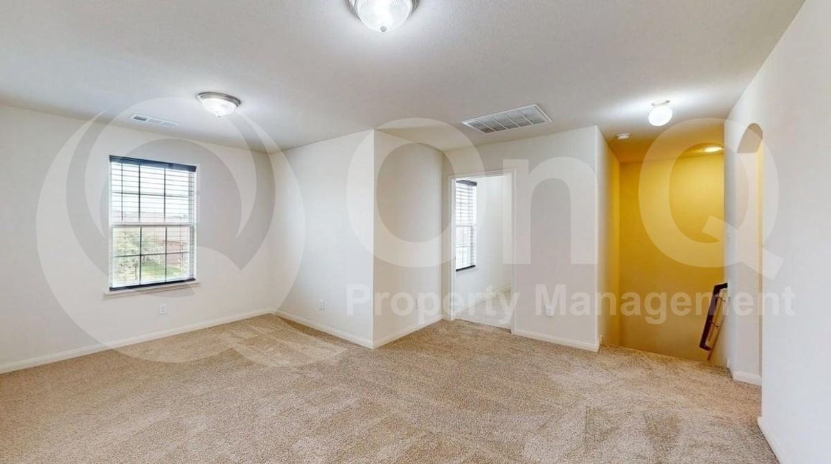 1623 White Mountain Way - Photo 3 of 33