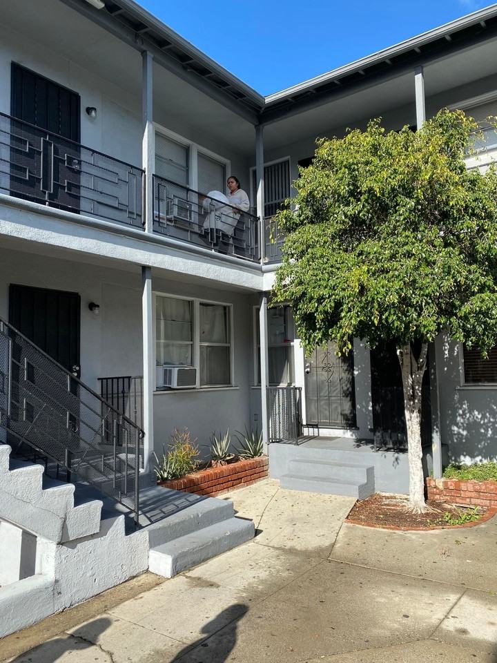 2723 San Marino St #12A - Photo 6 of 10