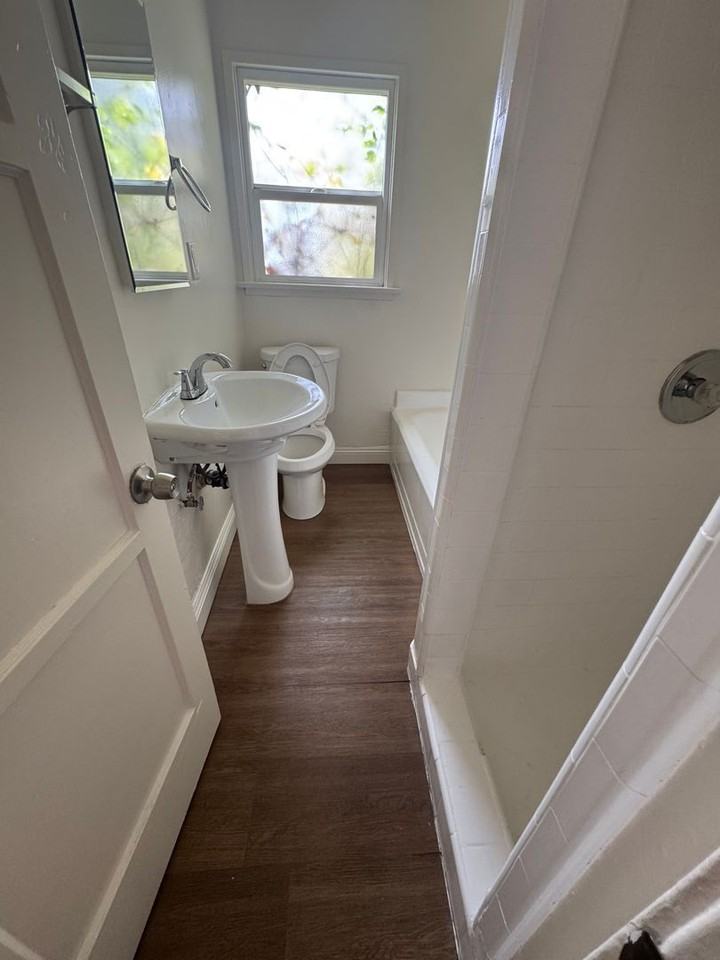 807 W 82nd St #A - Photo 4 of 4