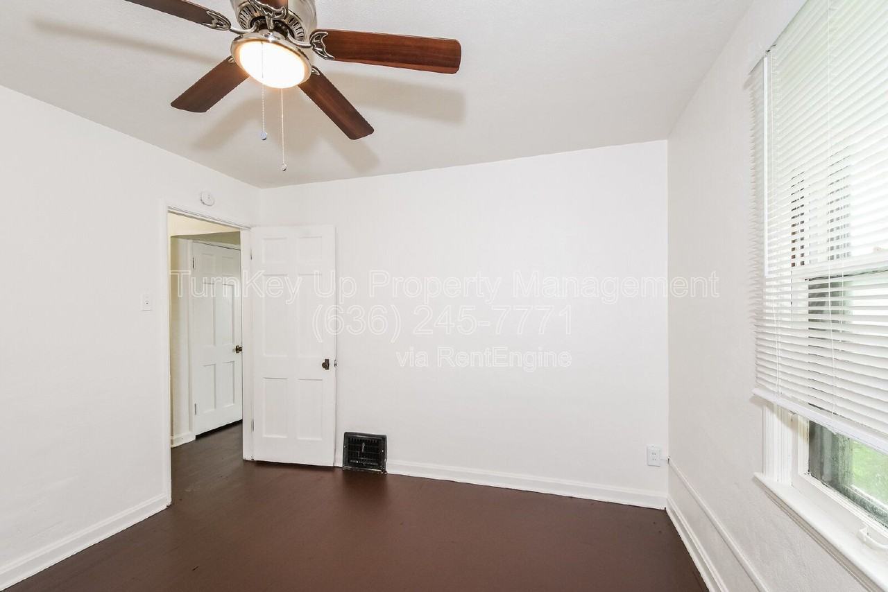 7150 Manette Dr - Photo 5 of 18