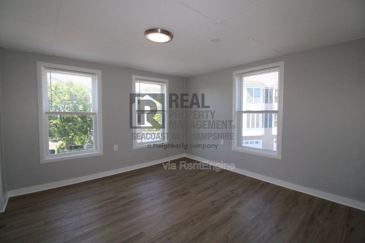 61 3rd St #201 - Photo 4 of 21