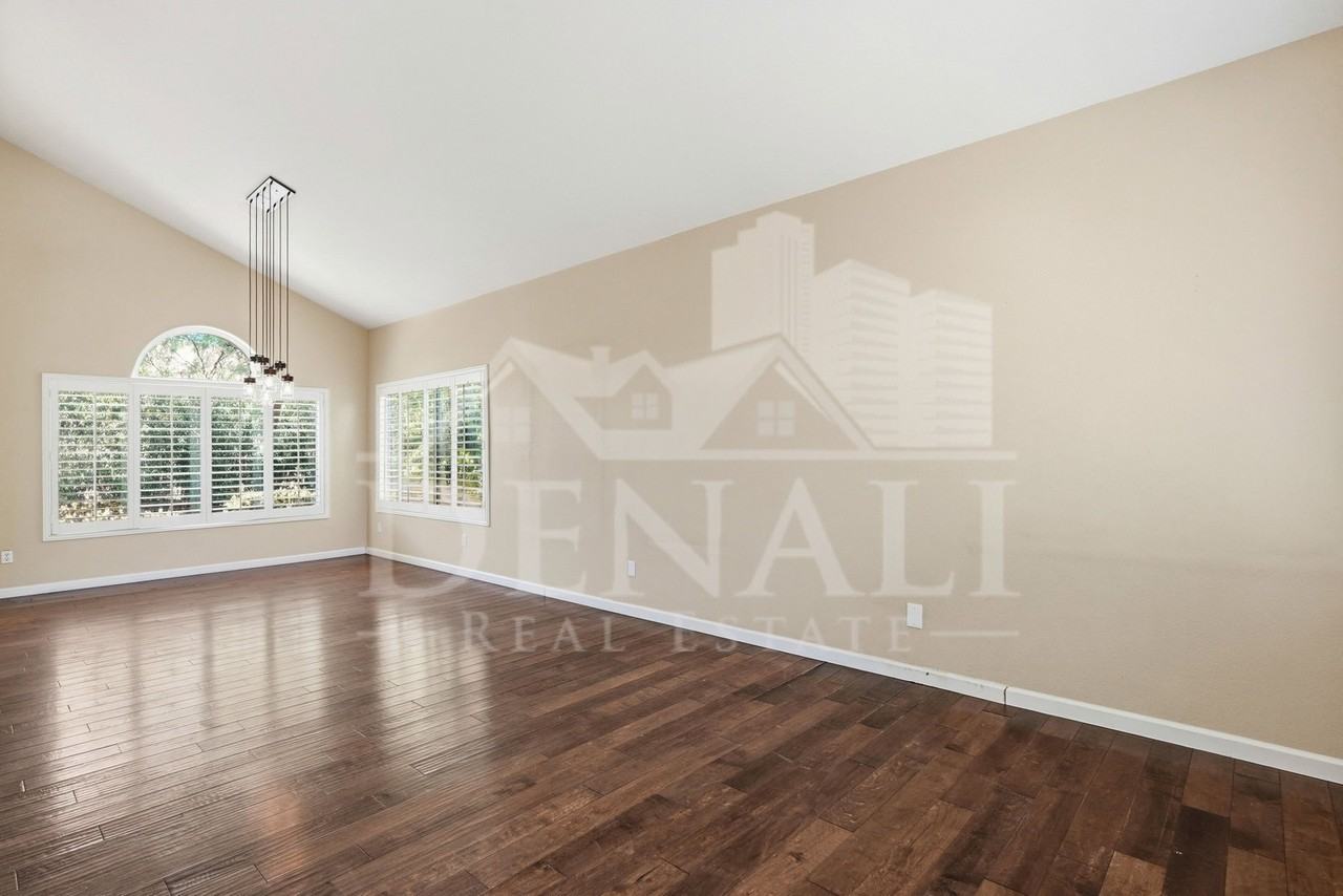19413 N 37th Way - Photo 3 of 38
