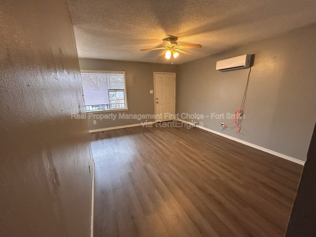 1010 S 19th St #4 - Photo 2 of 10