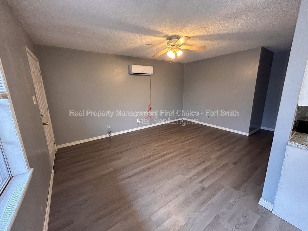 1010 S 19th St #4 - Photo 3 of 10