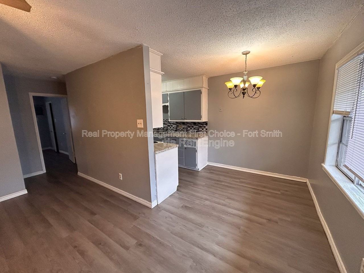 1010 S 19th St #4 - Photo 4 of 10