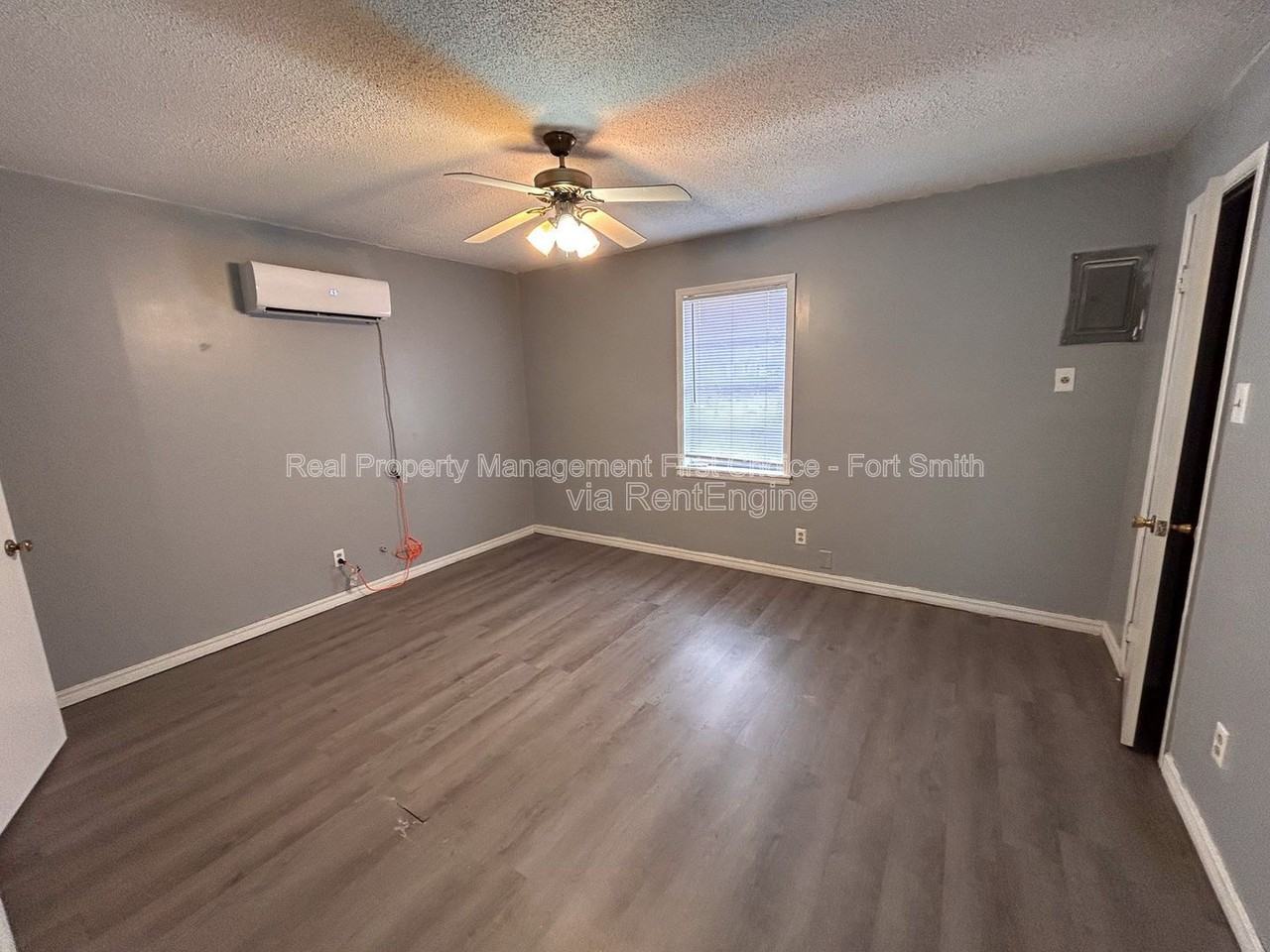 1010 S 19th St #4 - Photo 7 of 10