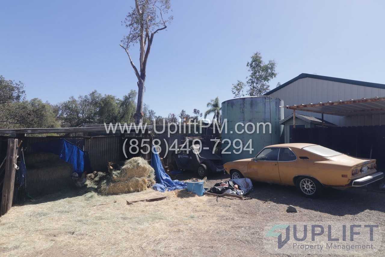 1425 Cedar St - Photo 7 of 38