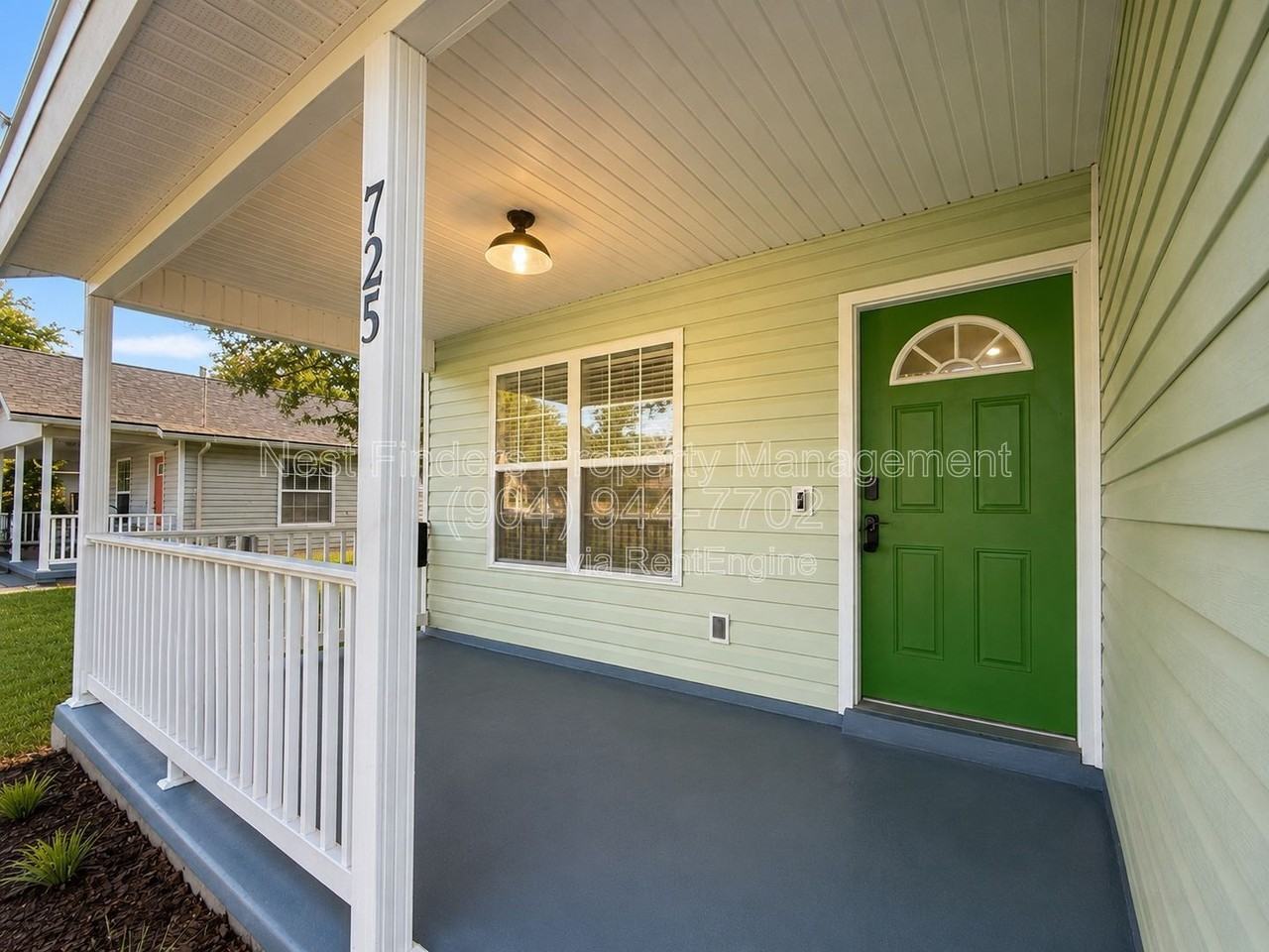 725 Alexander St - Photo 4 of 28