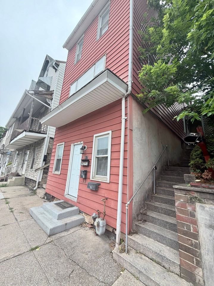 517 N Front St #1 - Photo 2 of 10
