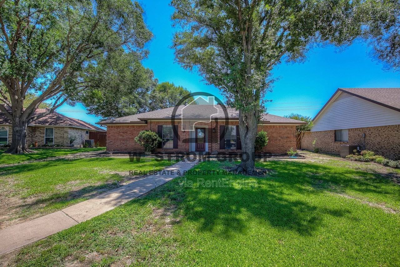1642 Belltower Dr - Photo 2 of 40