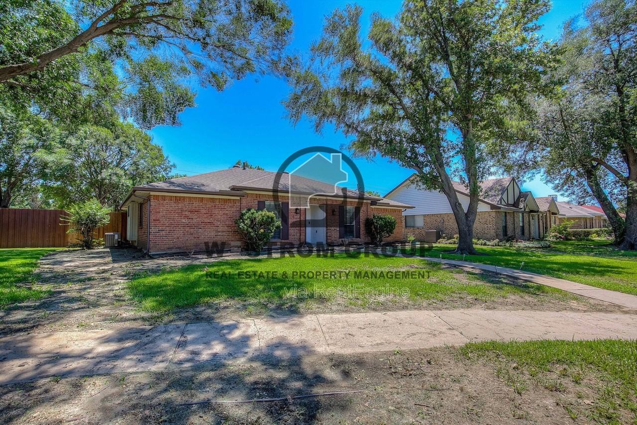 1642 Belltower Dr - Photo 4 of 40