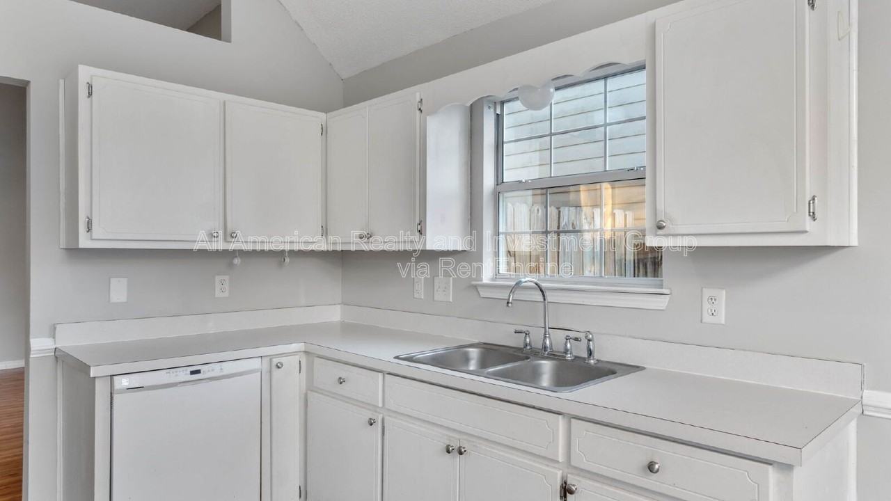 330 Brookwood Blvd - Photo 7 of 21