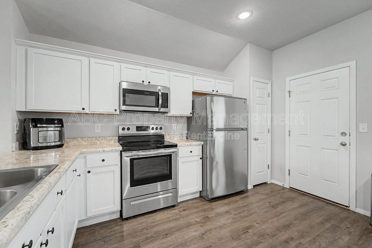 946 E Sparrow Cir - Photo 2 of 23