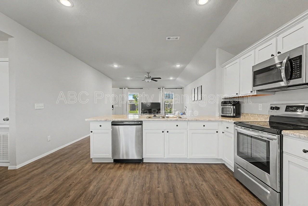 946 E Sparrow Cir - Photo 3 of 23