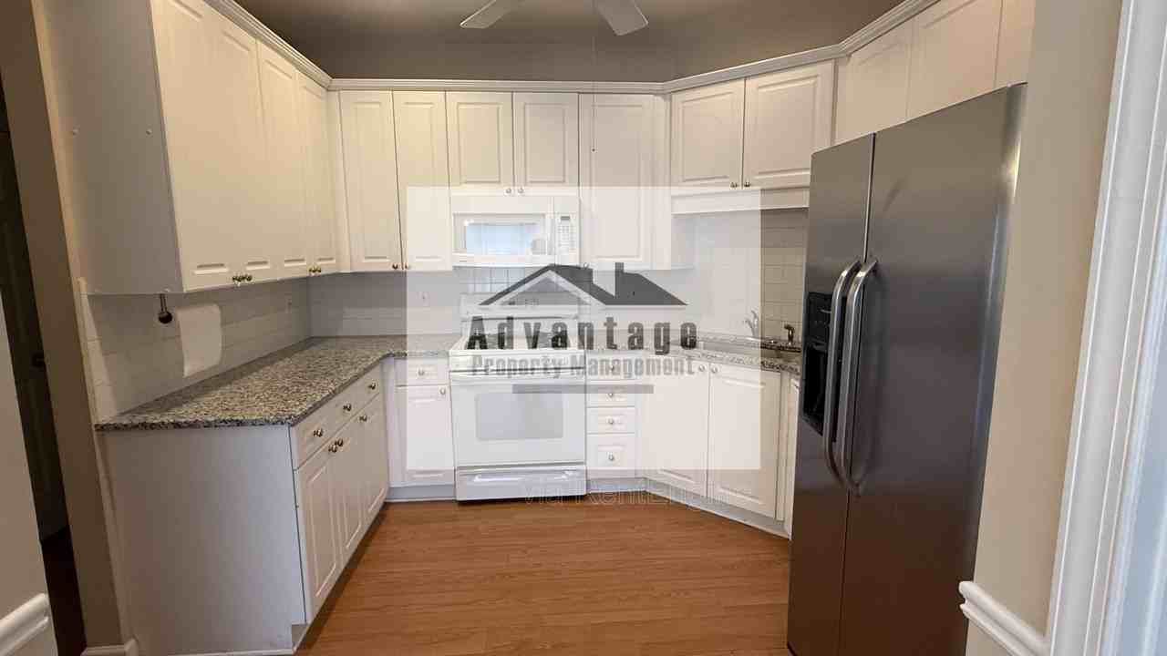 204 Pickets Row - Photo 4 of 20