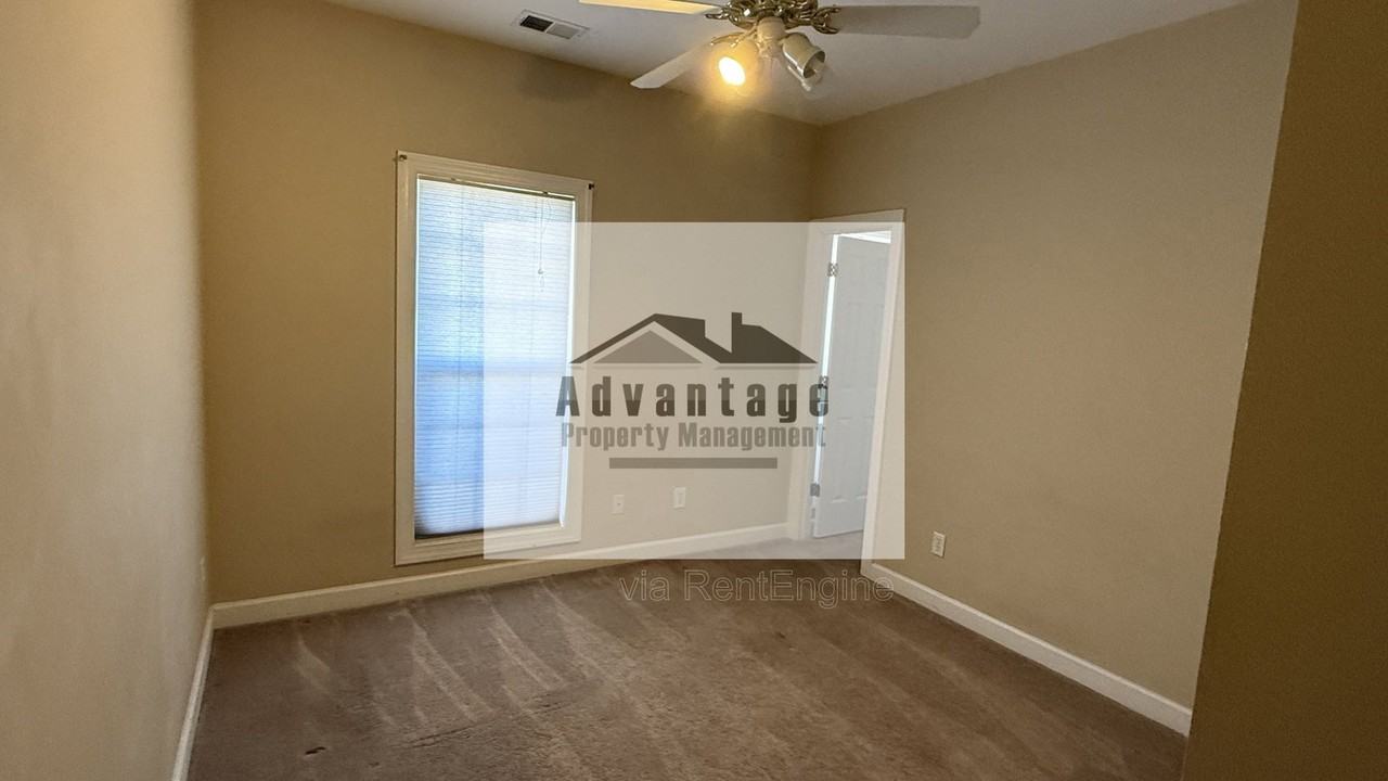 204 Pickets Row - Photo 5 of 20