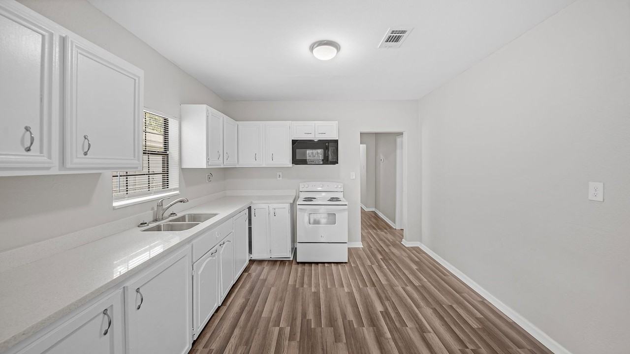 1322 Magnolia St - Photo 4 of 26
