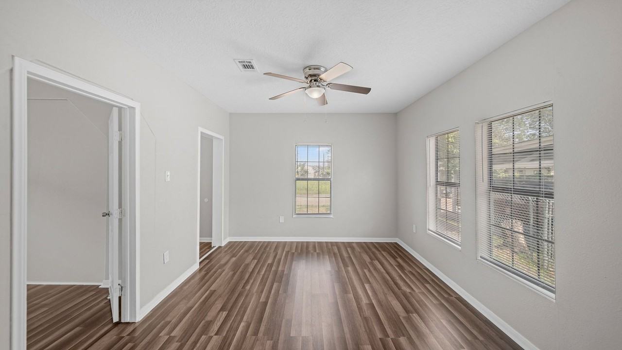1322 Magnolia St - Photo 5 of 26