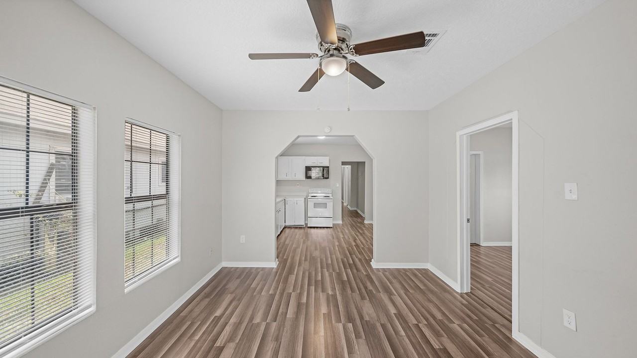 1322 Magnolia St - Photo 6 of 26
