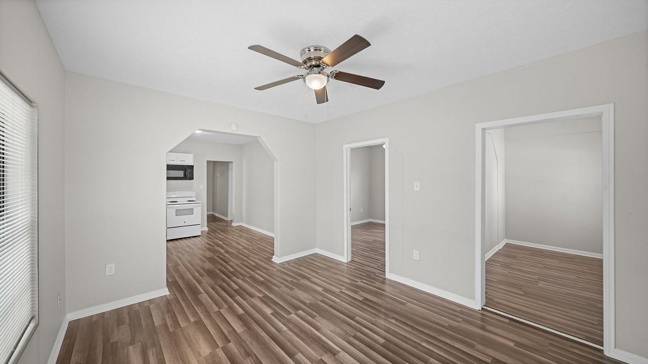 1322 Magnolia St - Photo 7 of 26