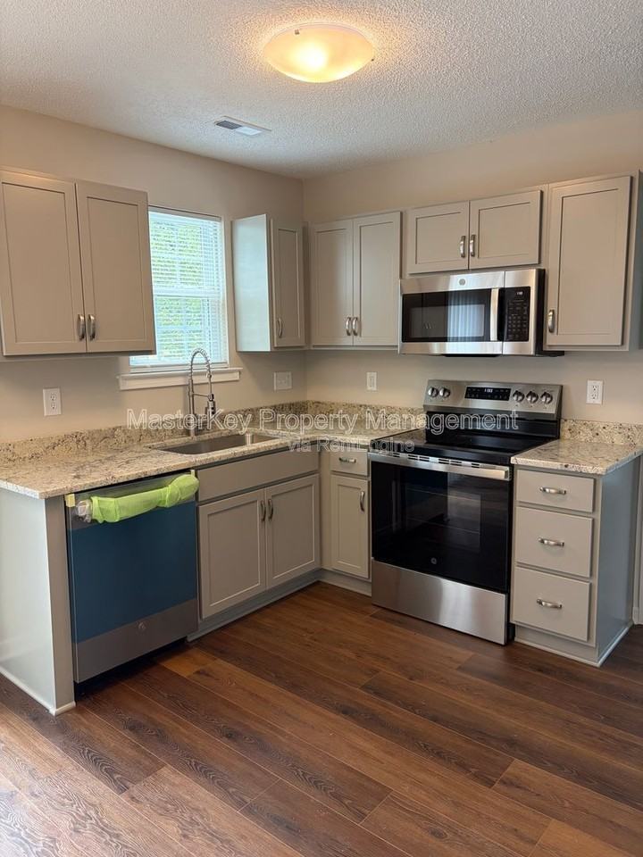 205 Downing Glen Dr - Photo 2 of 23