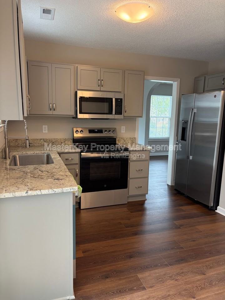 205 Downing Glen Dr - Photo 4 of 23