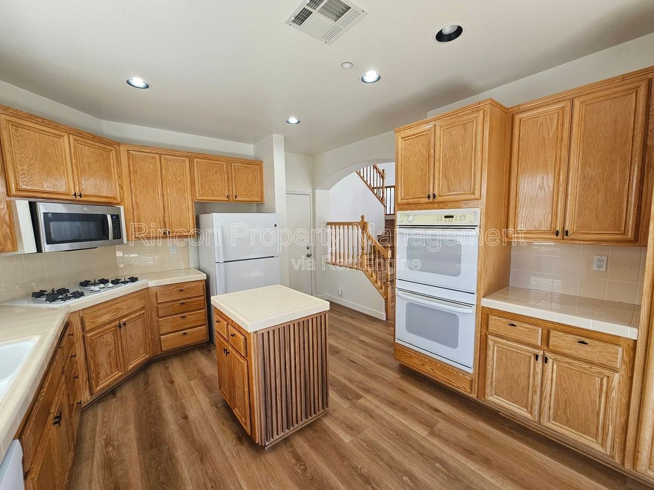 4782 Templeton St - Photo 2 of 33