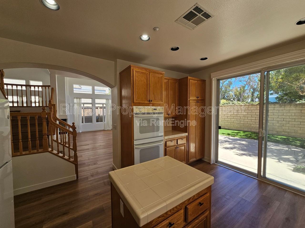 4782 Templeton St - Photo 4 of 33