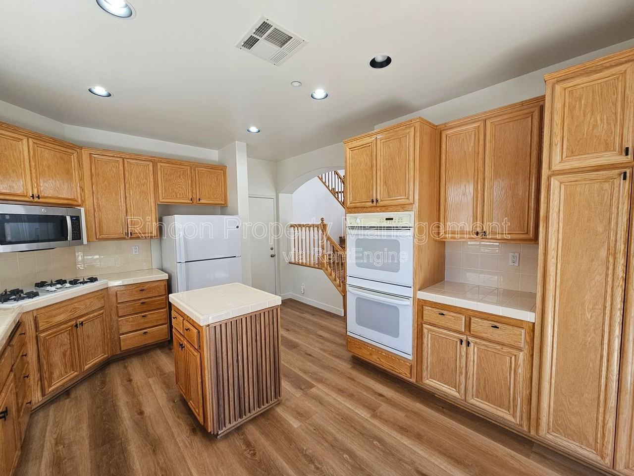 4782 Templeton St - Photo 5 of 33