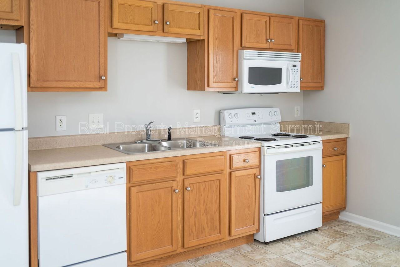1009 Seth Dr #214 - Photo 4 of 23