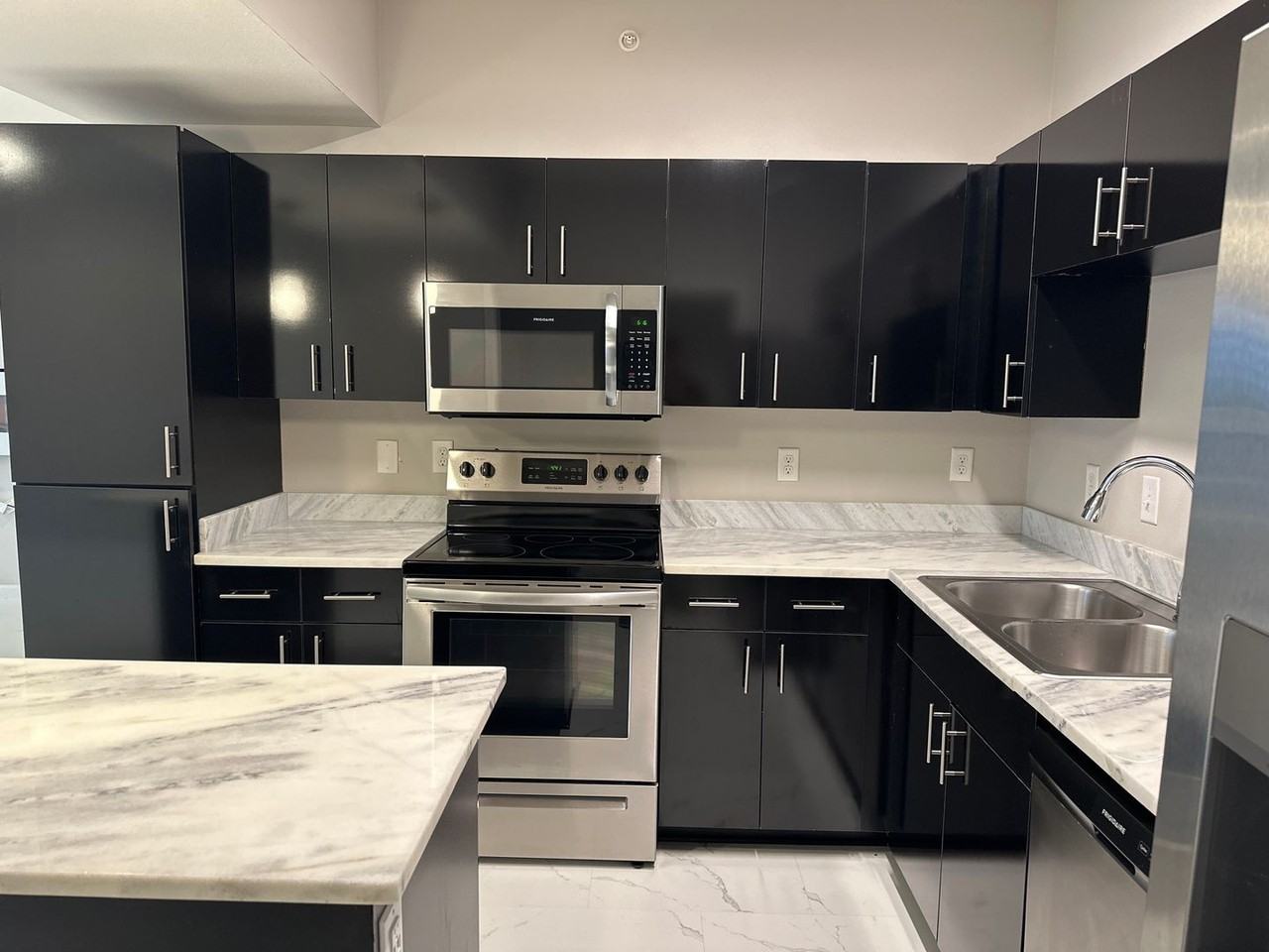 Hampton Astoria - Photo 3 of 23
