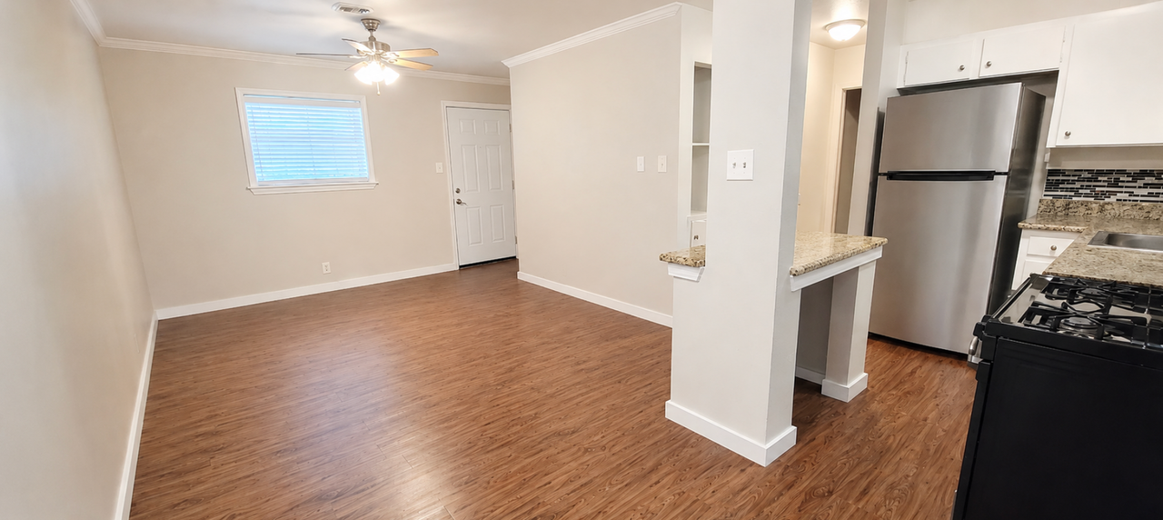2505 Louise St - Photo 2 of 13