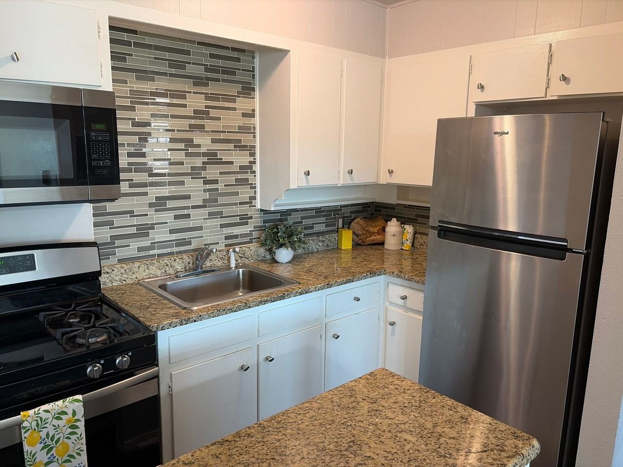 2505 Louise St - Photo 5 of 13