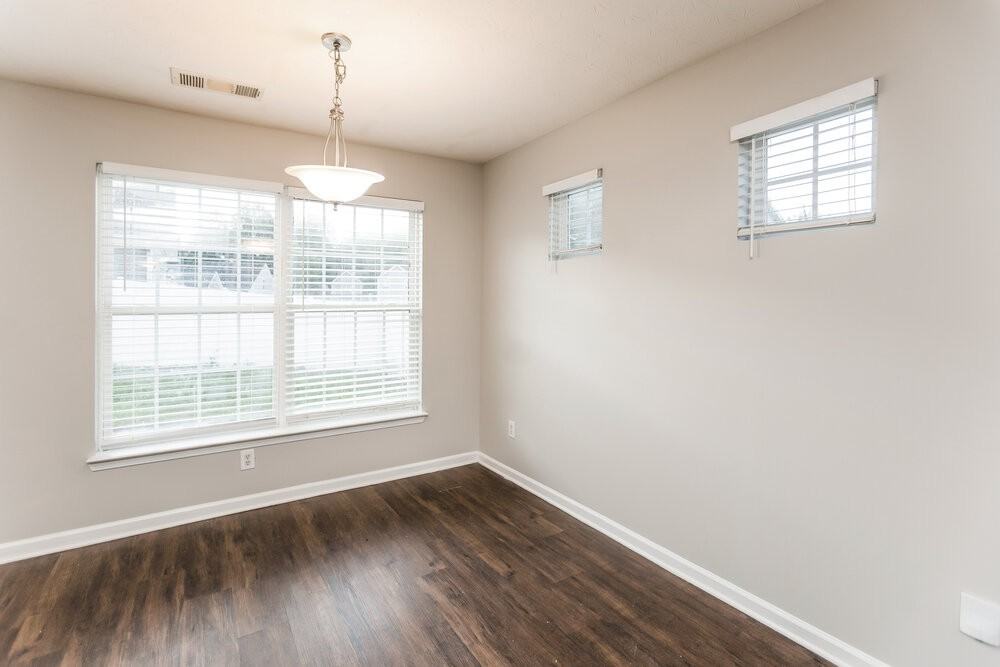 320 Arrowhead Dr - Photo 6 of 17